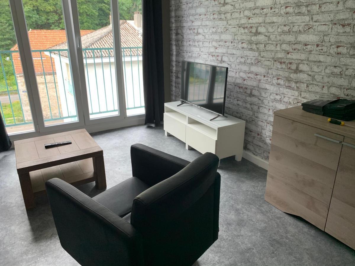 Appartement Tout Confort Dans Une Residence Calme Givet Exterior foto