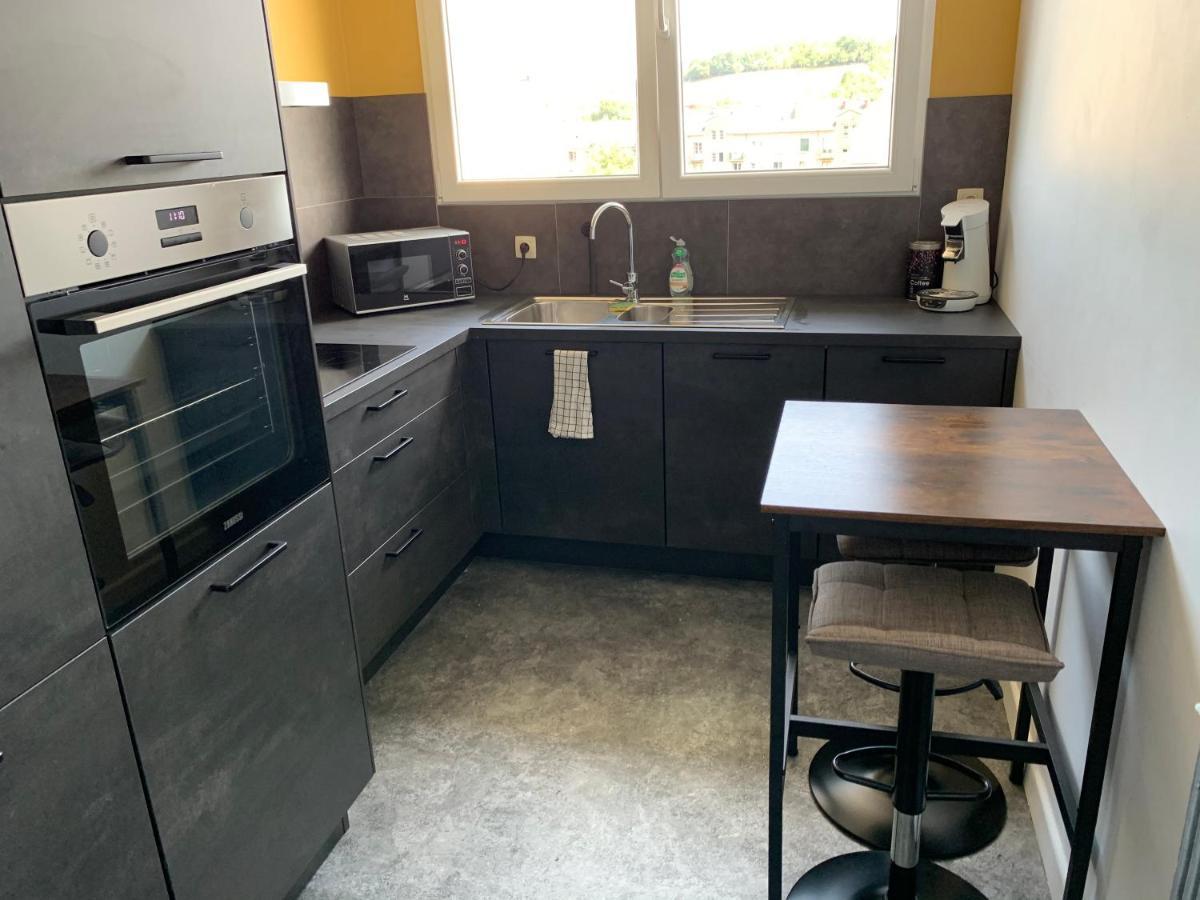 Appartement Tout Confort Dans Une Residence Calme Givet Exterior foto